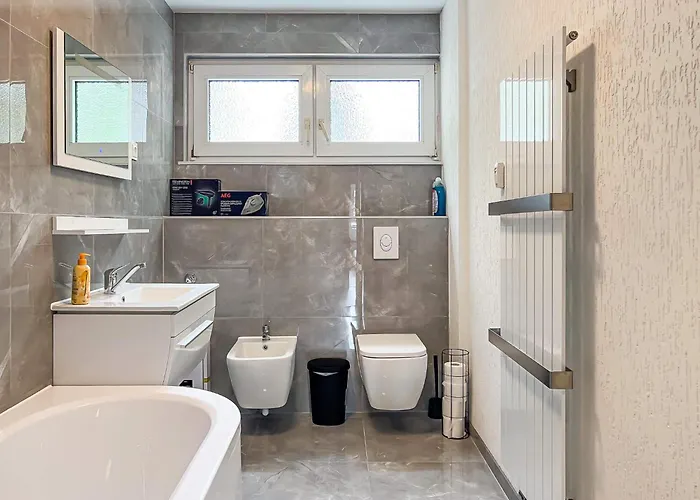 T&k Near Messe Fair Trade Düsseldorf Und Airport Eg *