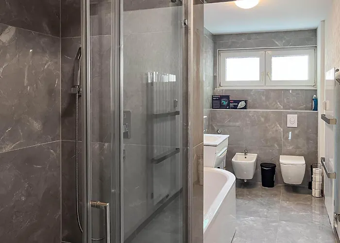 T&k Near Messe Fair Trade Düsseldorf Und Airport Eg *